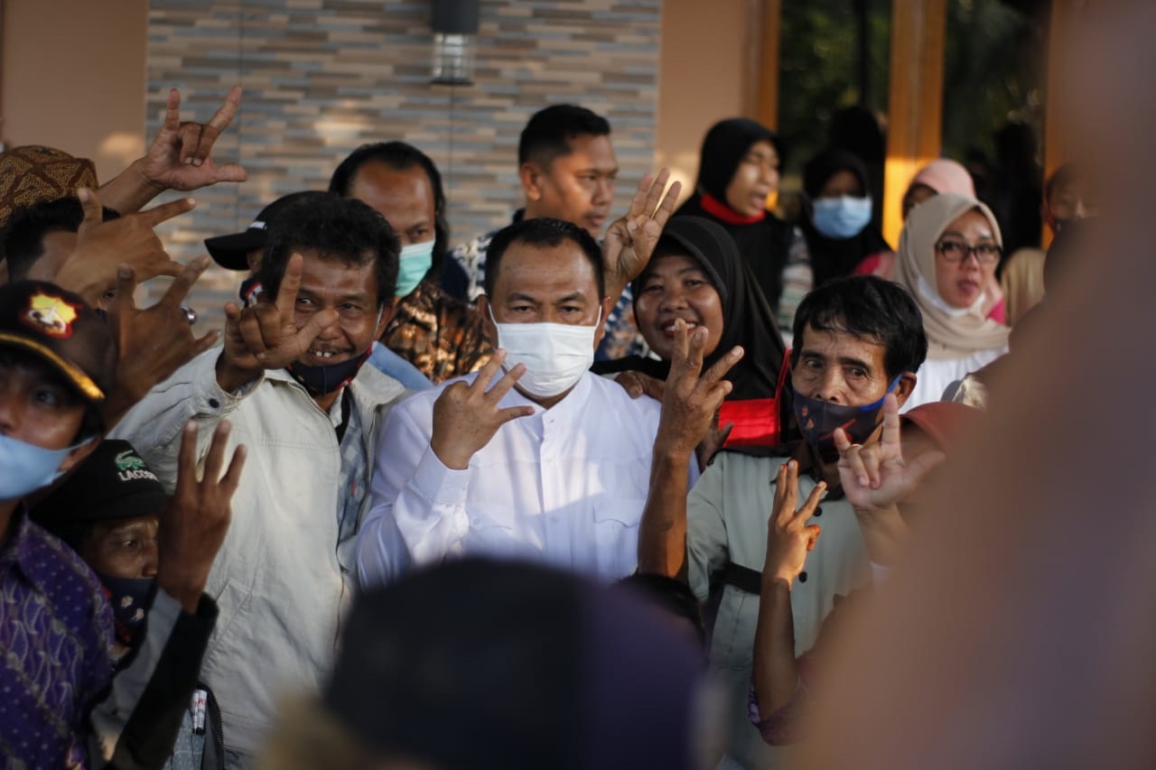 Minggu Pagi, Agusrin Ajak Bersih Pantai