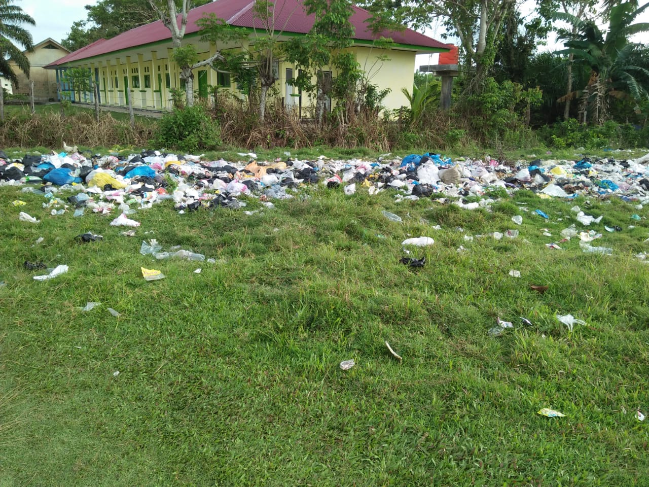 DLH Dituding Lambat Angkut Sampah