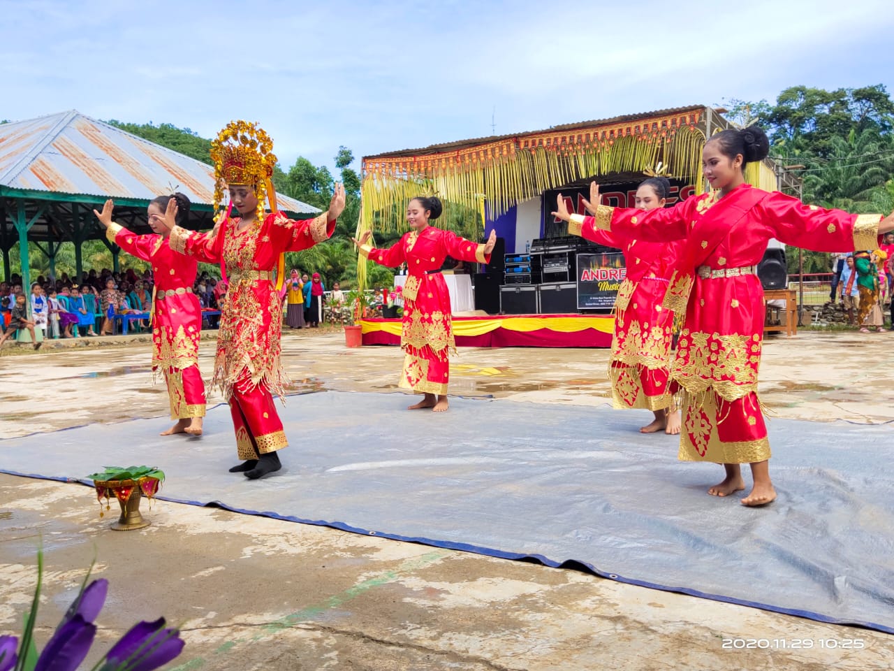 Melumpur, Plt Bupati Mukomuko Meriahkan Festival Gandai Pagardin