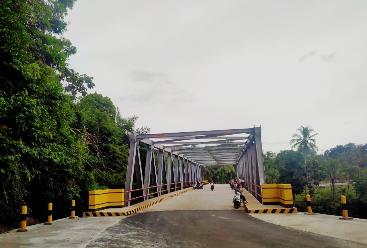 Jembatan Kota Lekat Tuntas