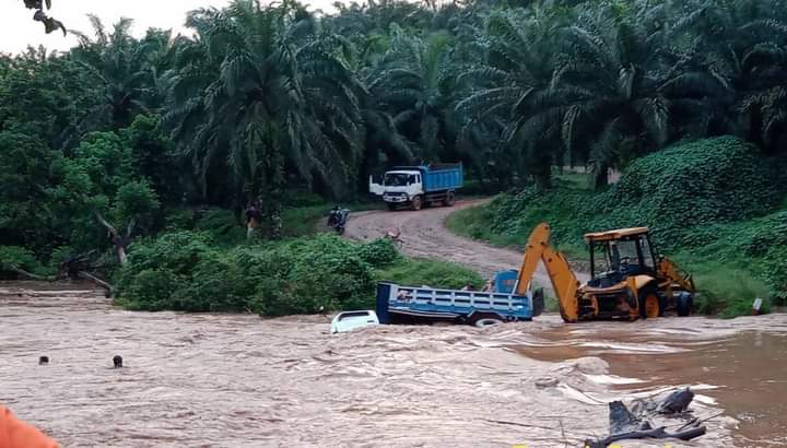 Bocah 5 Tahun Hanyut Dibawa Arus Sungai Air Buluh