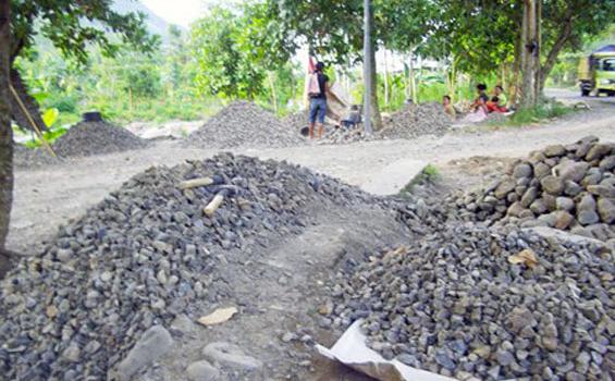 Pemilik Koral di Badan Jalan Terancam Pidana