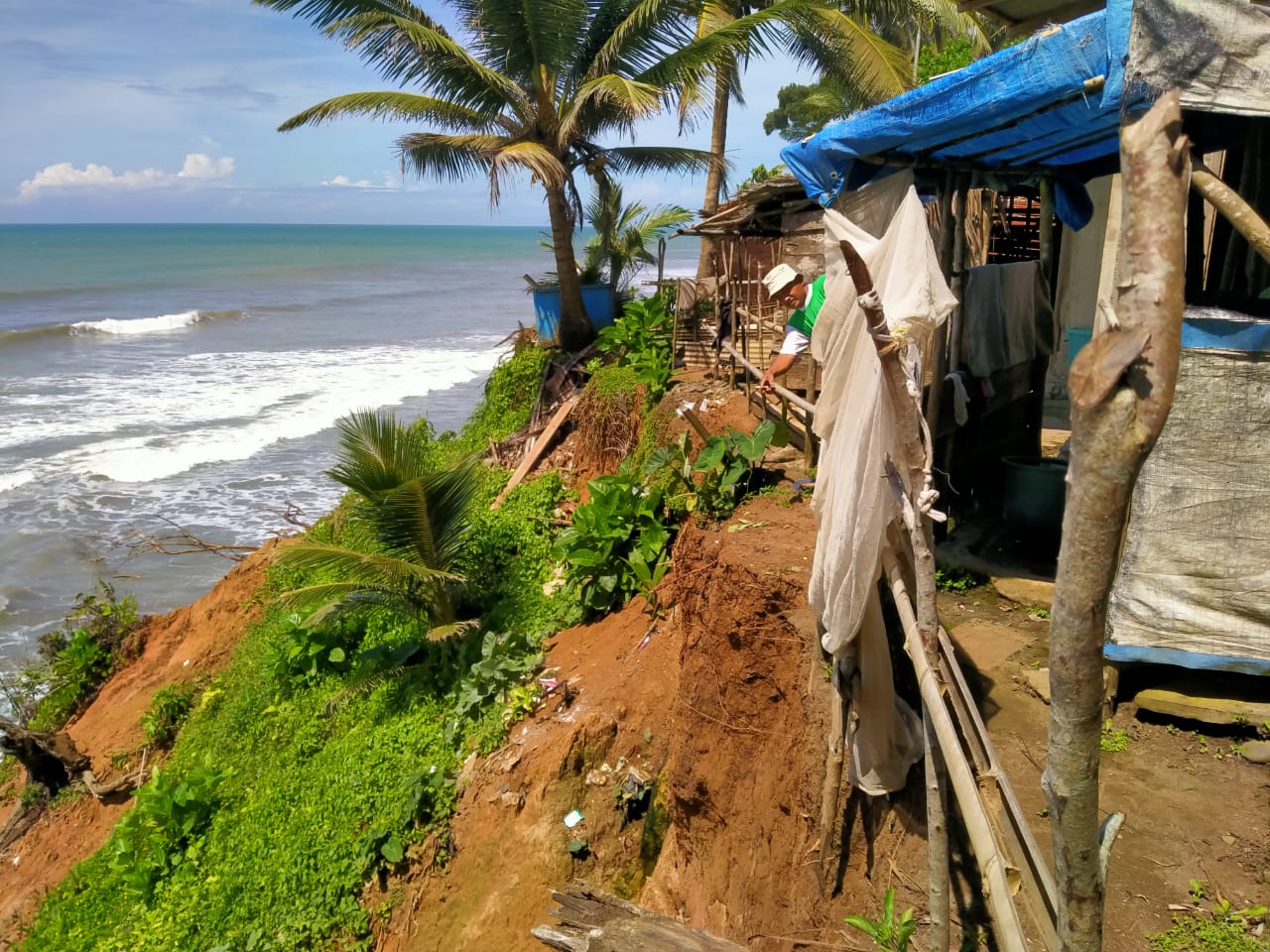 Terancam Abrasi, Warga Pesisir Pantai “Menjerit”