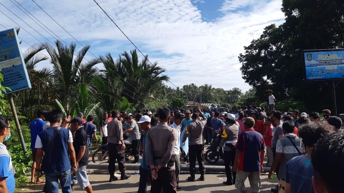 Nelayan Tradisional vs Kapal Trawl “Adu Kekuatan”