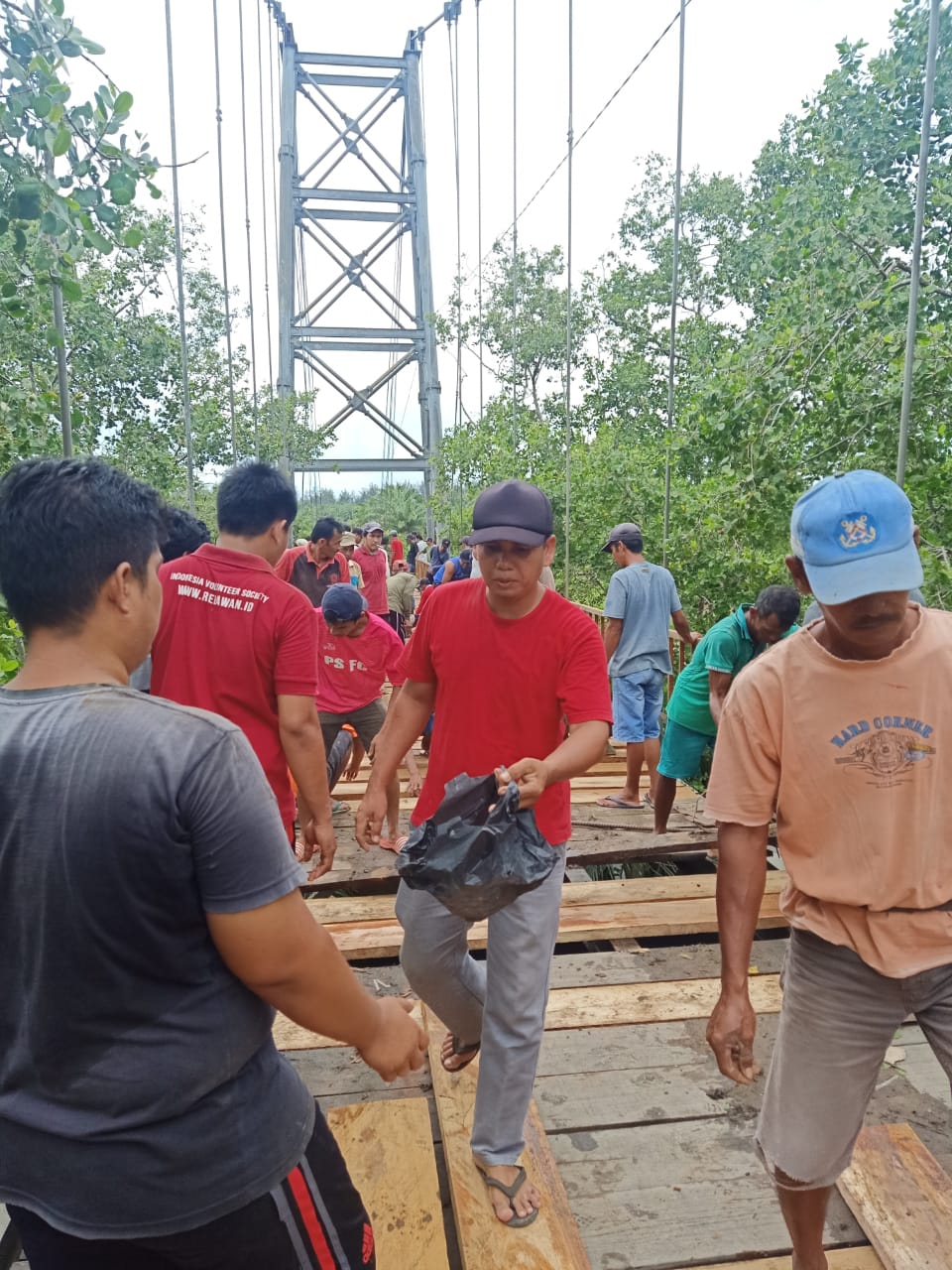 Jembatan Pasar Sebelah Rusak, Pemkab Tutup Mata