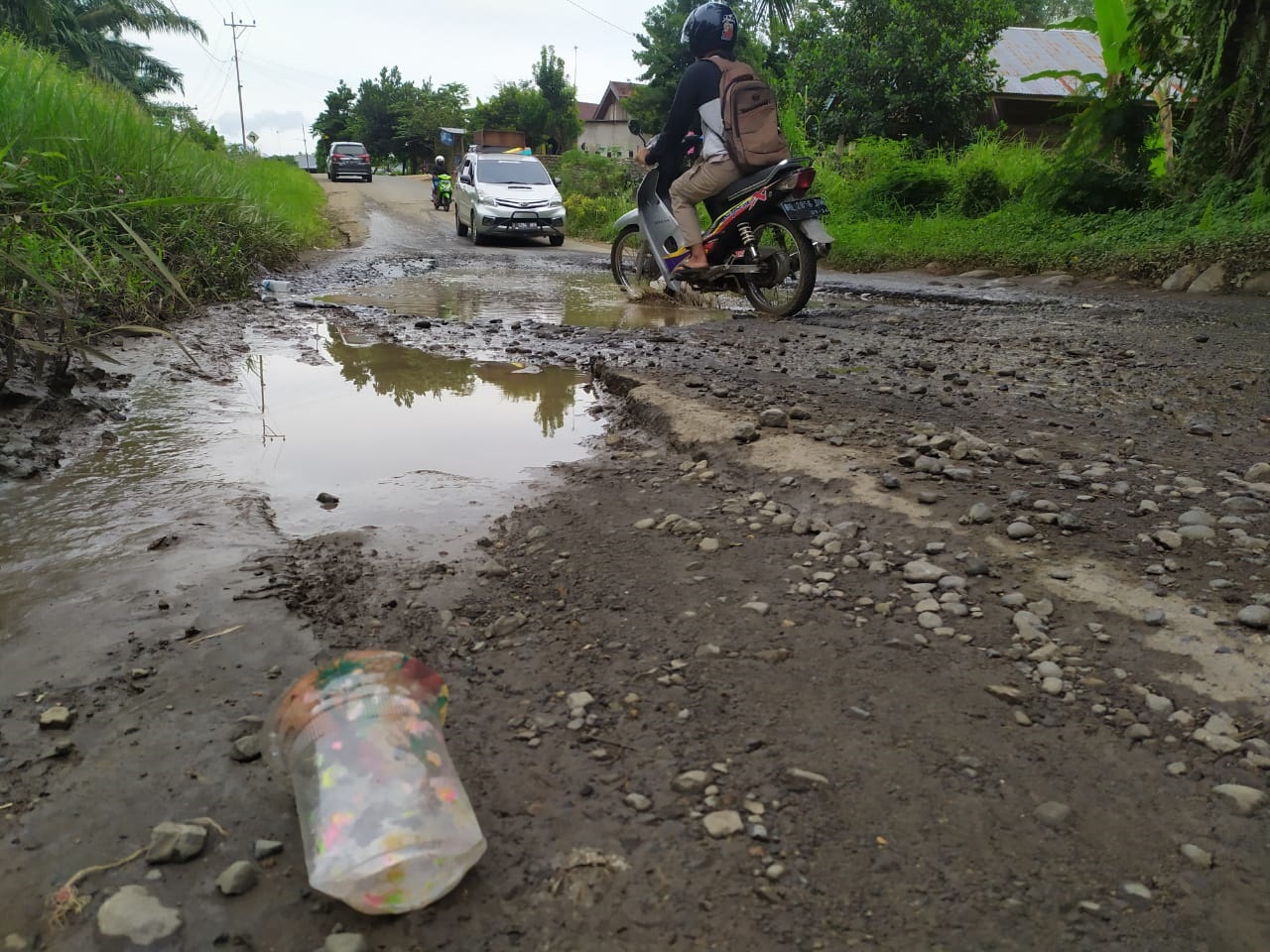 Ruas Jalan Negara Kian Mendesak