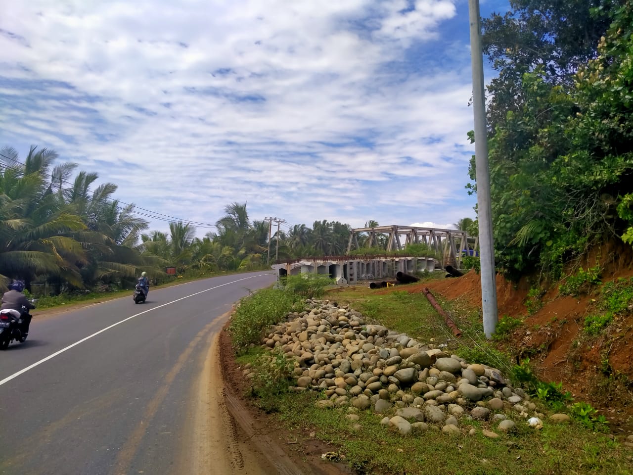 Material Proyek Jembatan Terbengkalai