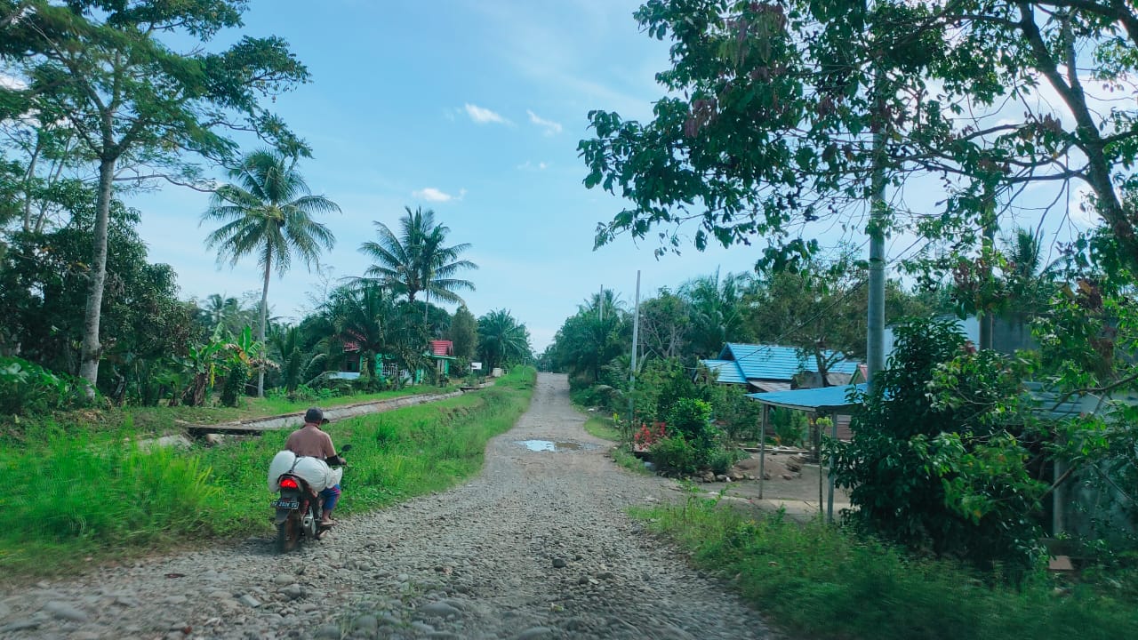 Rusak Parah, Jalan Ini Dikeluhkan Warga