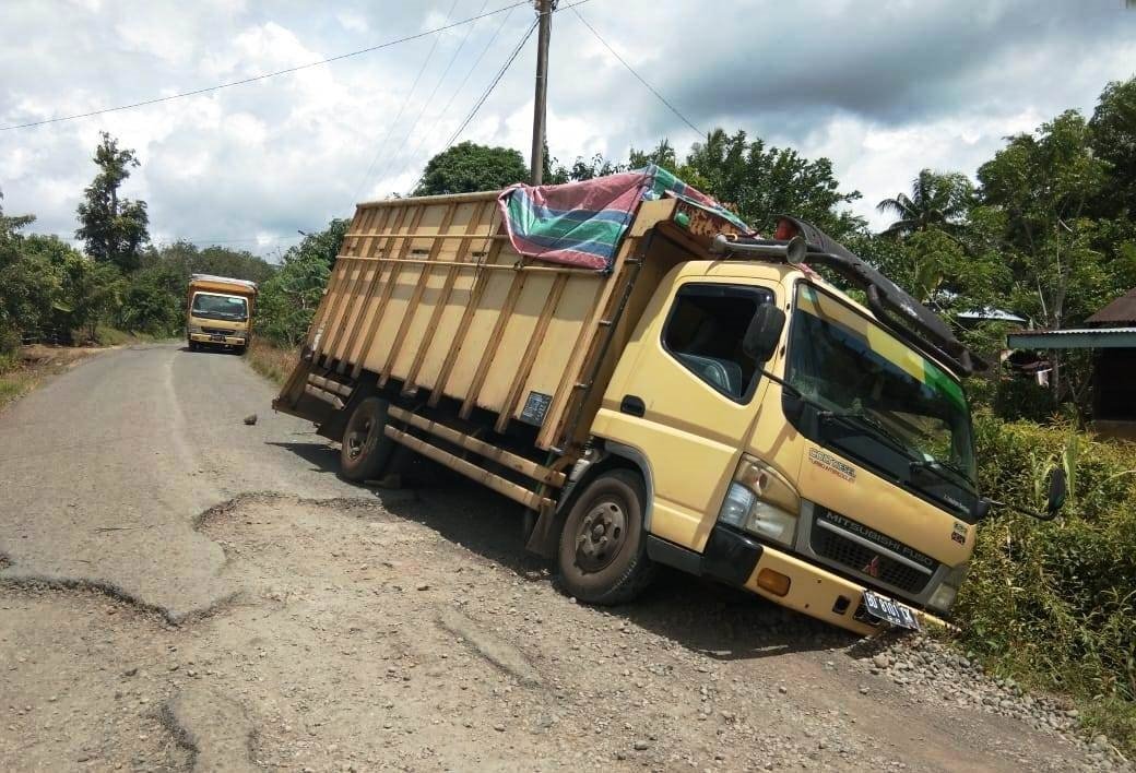 Lagi, Jalan Rusak Arma Jaya “Makan” Korban