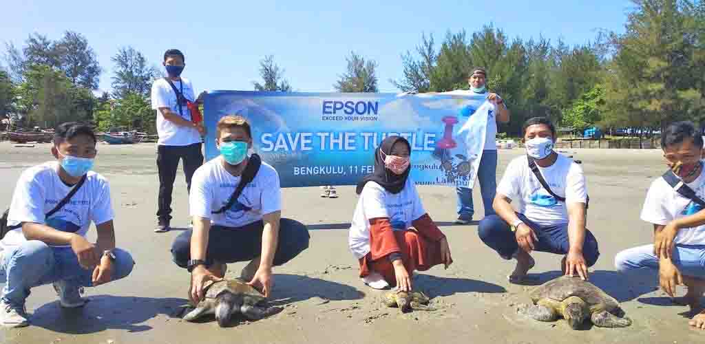Selamatkan Penyu, Epson dan Latun Lepasliarkan 600 Ekor Tukik
