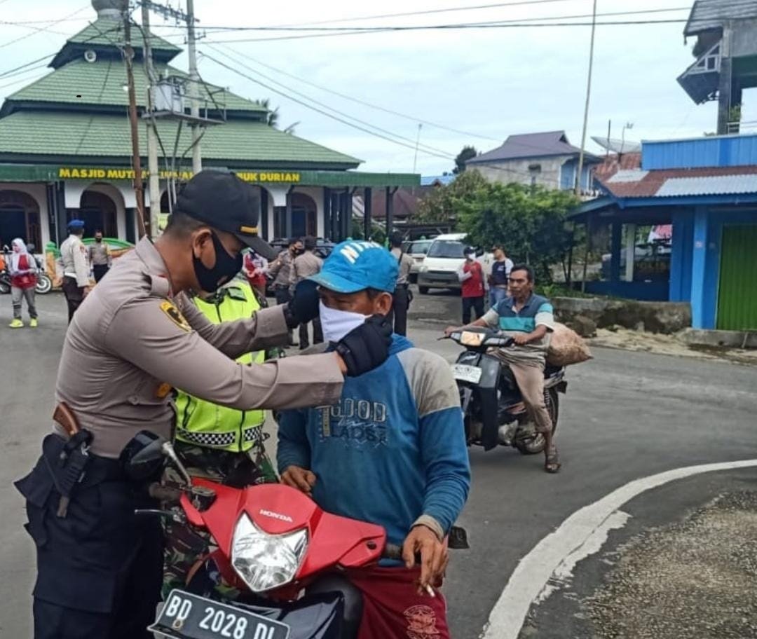 Tingkatkan Kesadaran Prokes, TNI/Polri Turun ke Jalan