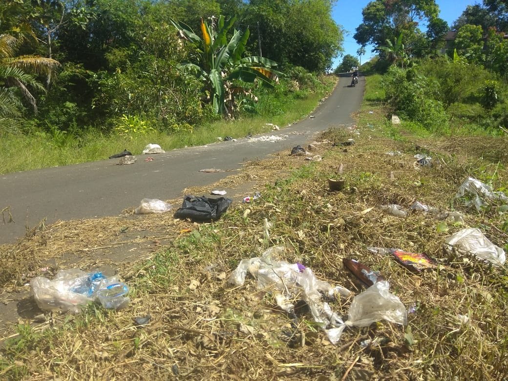 Sampah Masih Dibuang Sembarangan