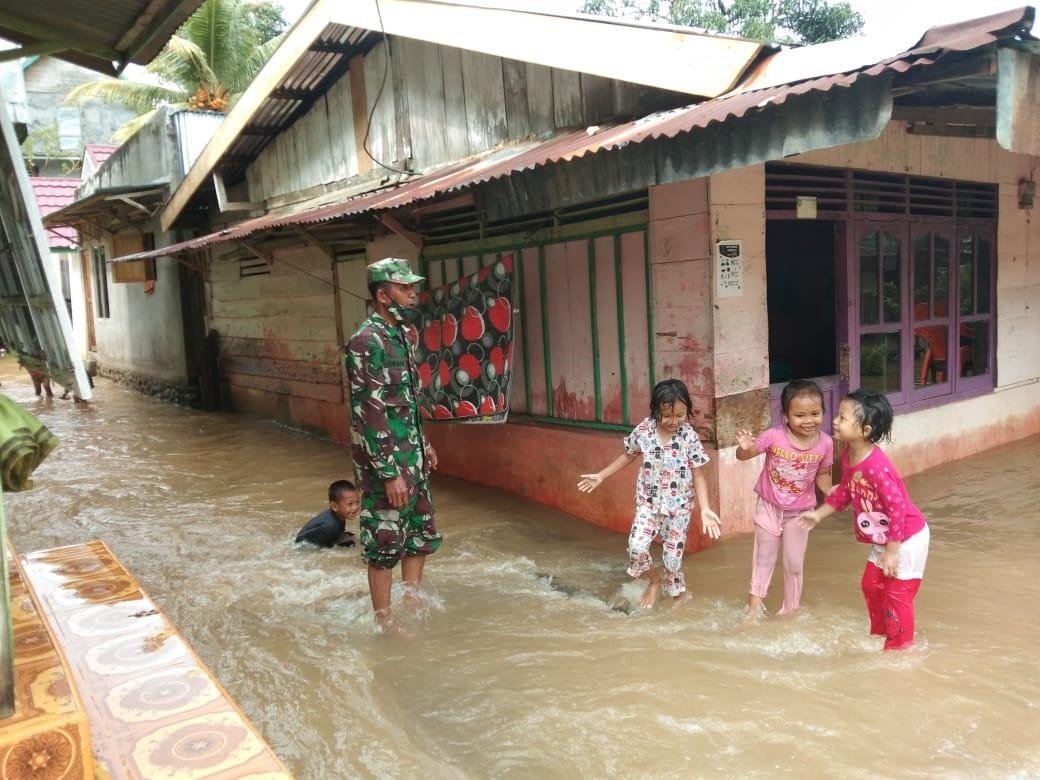 Giri Kencana Kebanjiran, Warga Tanjung Sari Kebakaran