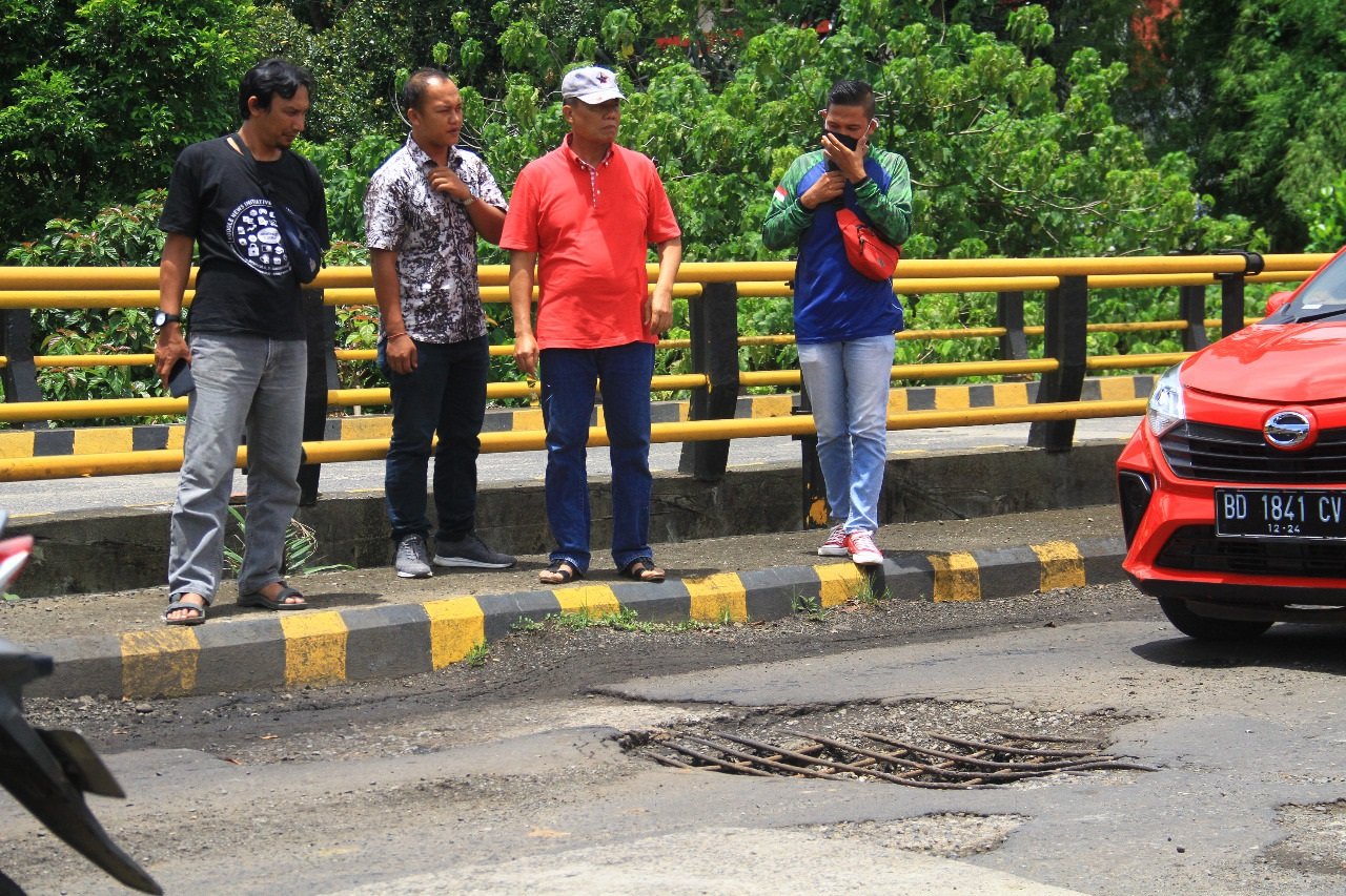 Membahayakan Pengendara, Jembatan Harus Segera Diperbaiki