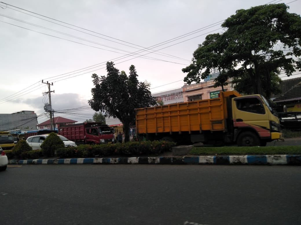 Warga Keluhkan Antrian Kendaraan di SPBU