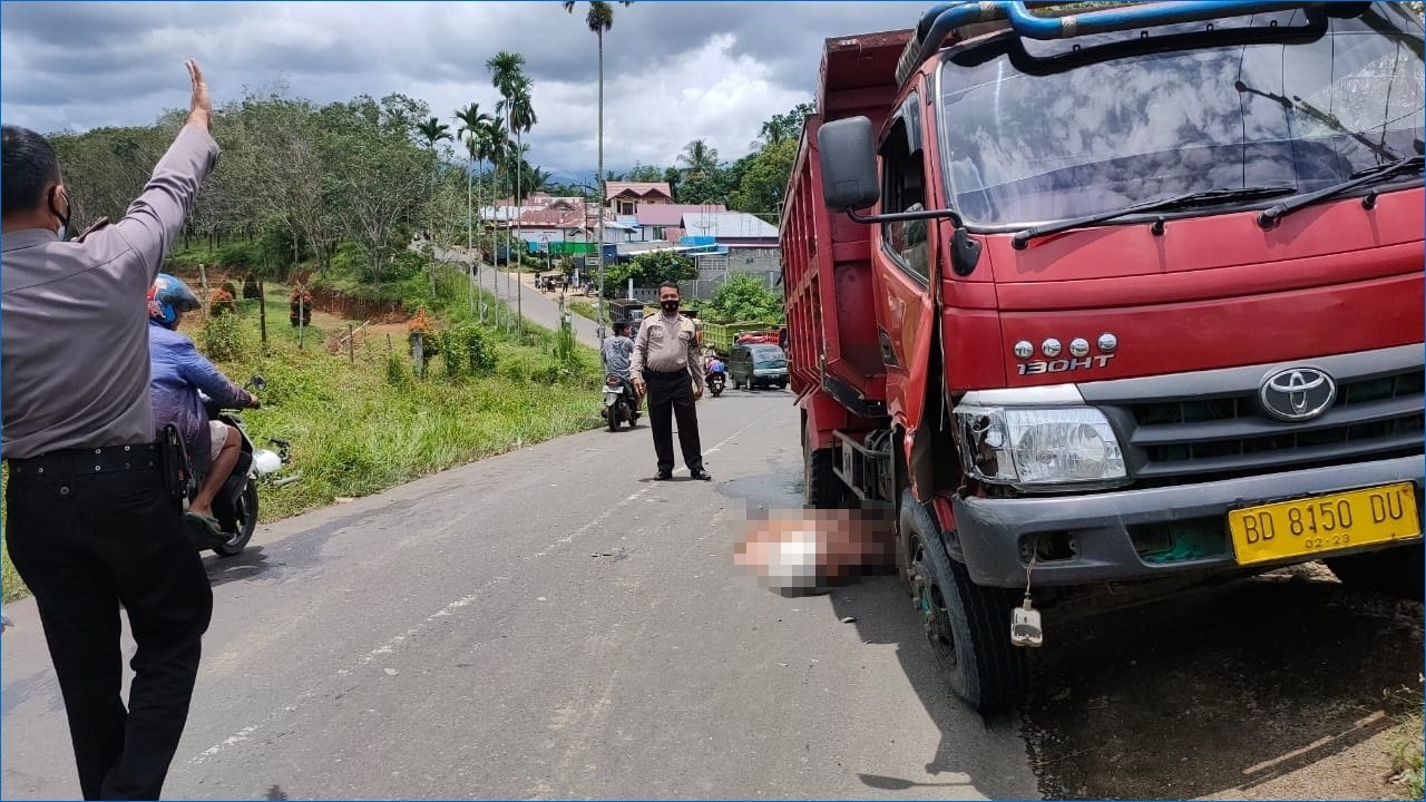 Pelajar Tewas Digilas Truk, Pejalan Kaki Ditabrak, Mobil Masuk Jurang