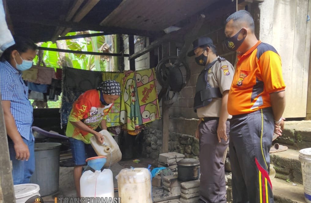 Tak Kantongi Izin, Polisi Sita 55 Liter Tuak