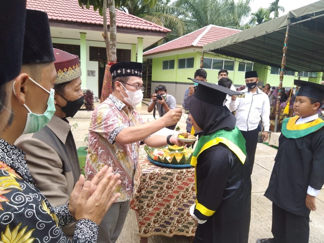 Bupati Mewisuda Khotmil Quran MDTA Nurul Huda