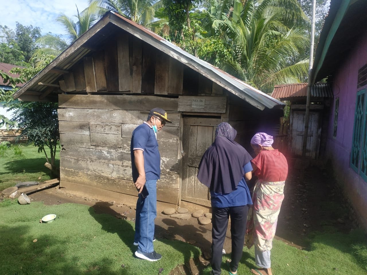 Dinsos BU Turun Lapangan dan Salurkan Bantuan