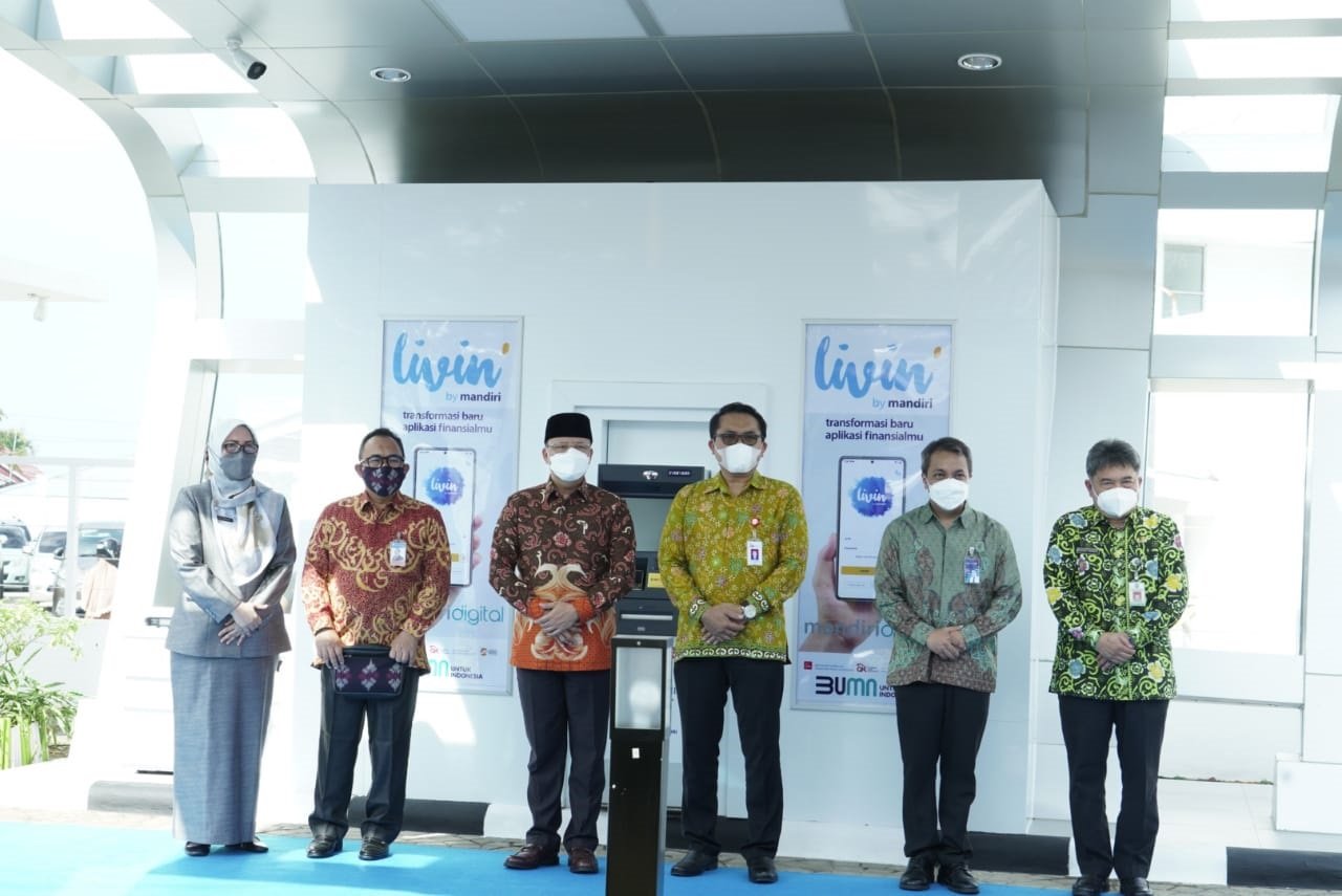 Mudahkan Nasabah, Mandiri Luncurkan ATM Drive Thru