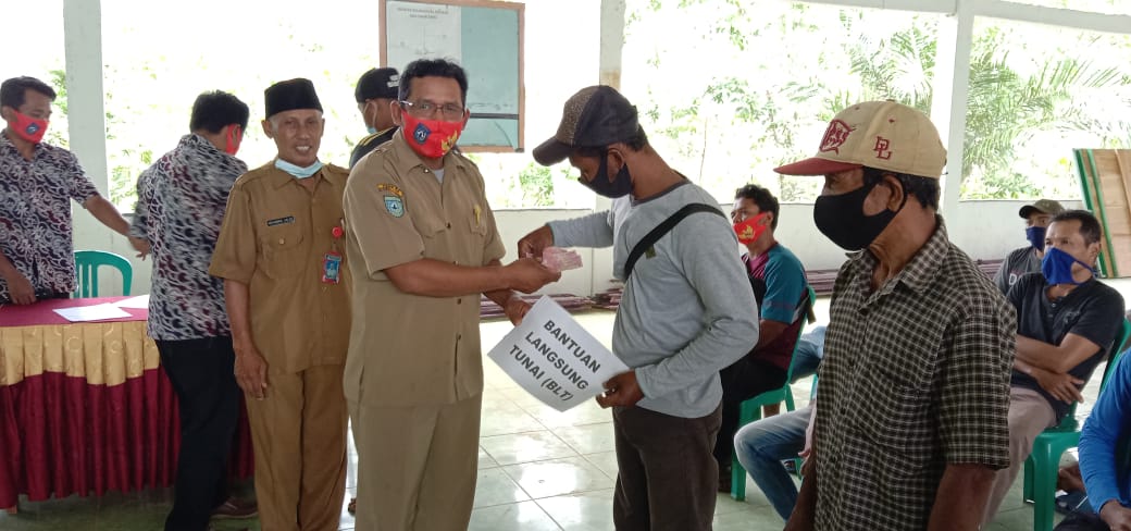 Pulihkan Ekonomi, Pemdes Tanah Tinggi Salurkan BLT-DD