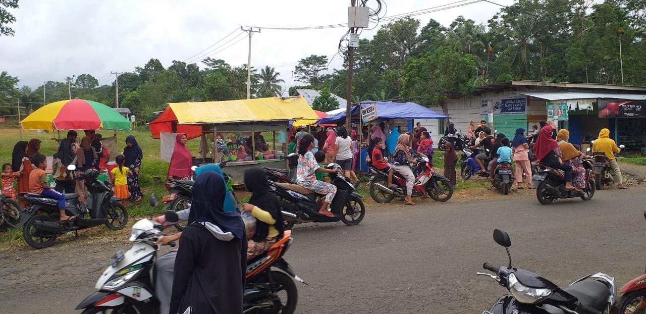 Hari Pertama Puasa, Warga Ramai Berburu Takjil