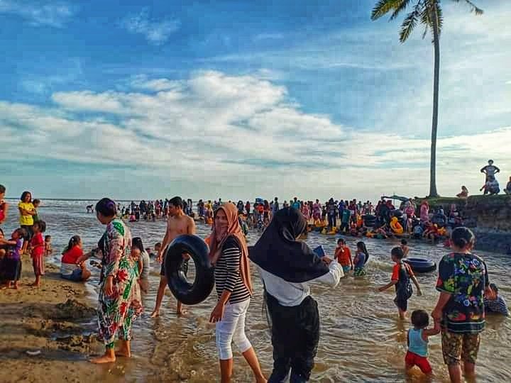 Pengunjung Pantai Puyang Ranggo Diminta Tetap Patuhi Prokes