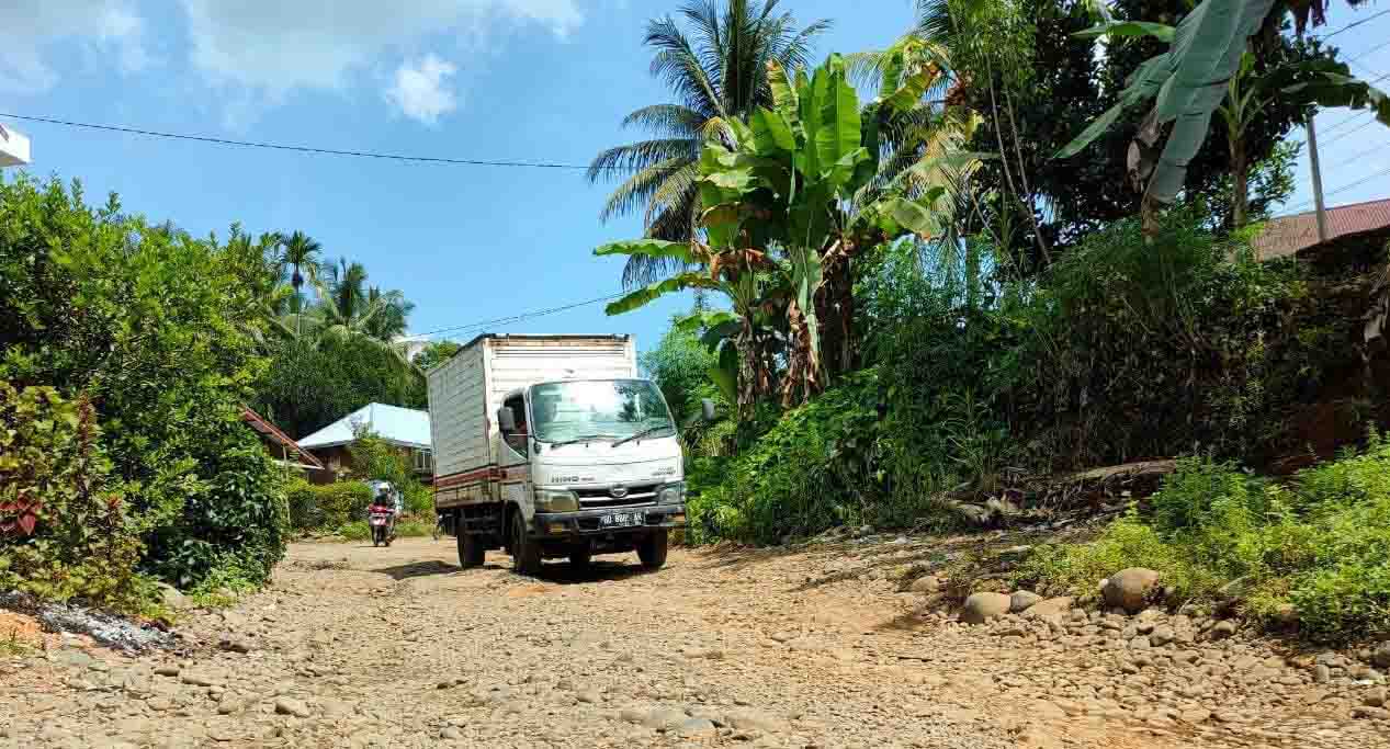 Jalan Rusak, Warga Tagih Janji Pemprov Bengkulu