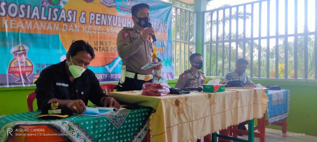 Masyarakat Tanjung Sari Ikut Sosialisasi Berlalulintas