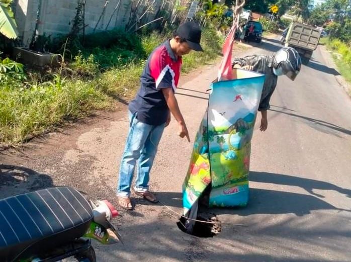 Lubang Jalan di Bengkulu Utara Kembali Bertambah, Keselamatan Pengendara Terancam