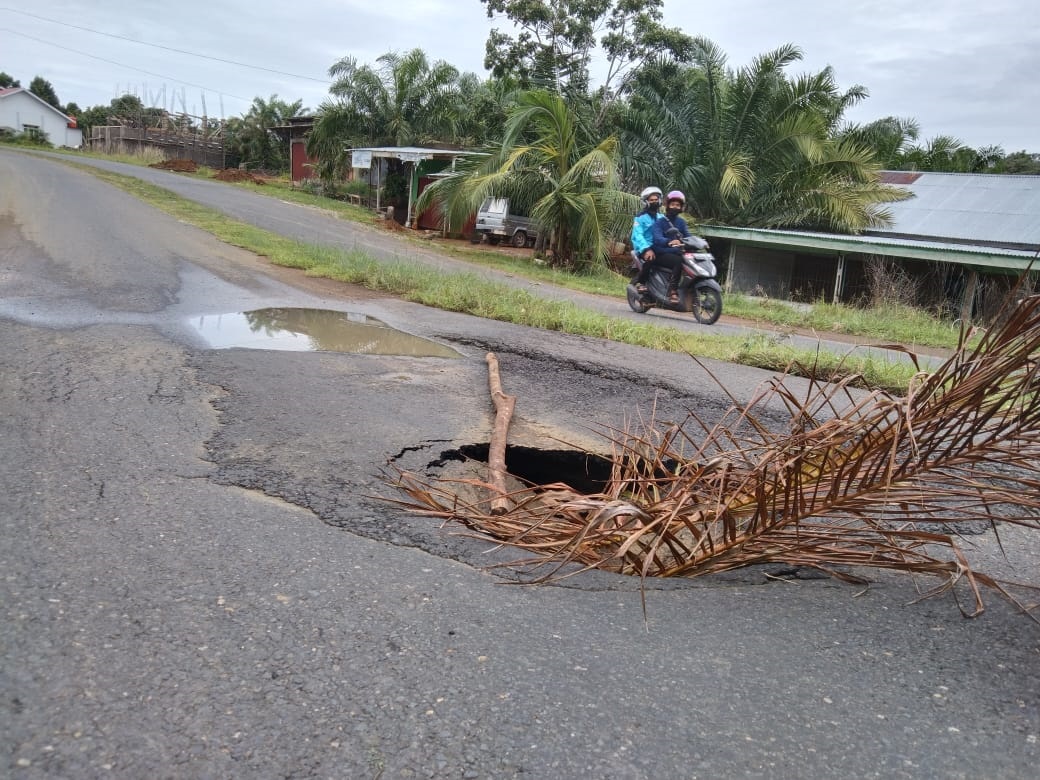 Pondasi Jembatan Lubuk Sanai – SP 10 Terancam Ambruk