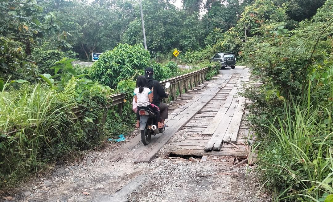 Dibangun Tahun 80, Jembatan Mumbang Sudah Lansia