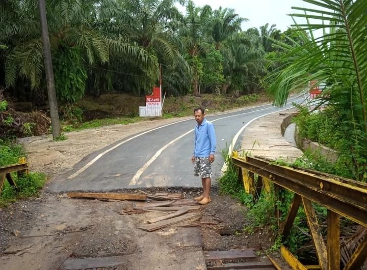 Jembatan dan Badan Jalan di Lembah Duri Mulai Amblas