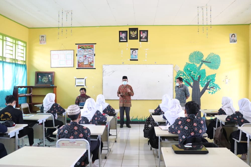 Tatap Muka, Siswa dan Guru Dapat Kuota Internet