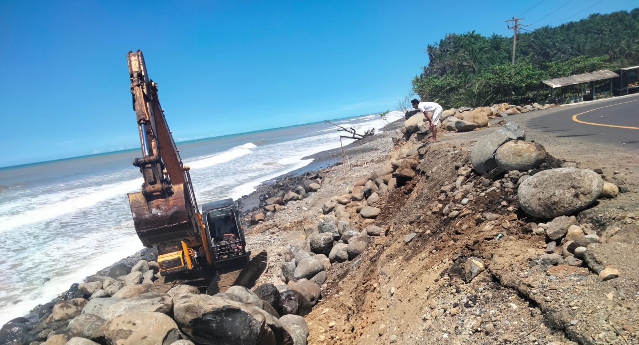 Abrasi Pantai Indah Mulai Ditangani