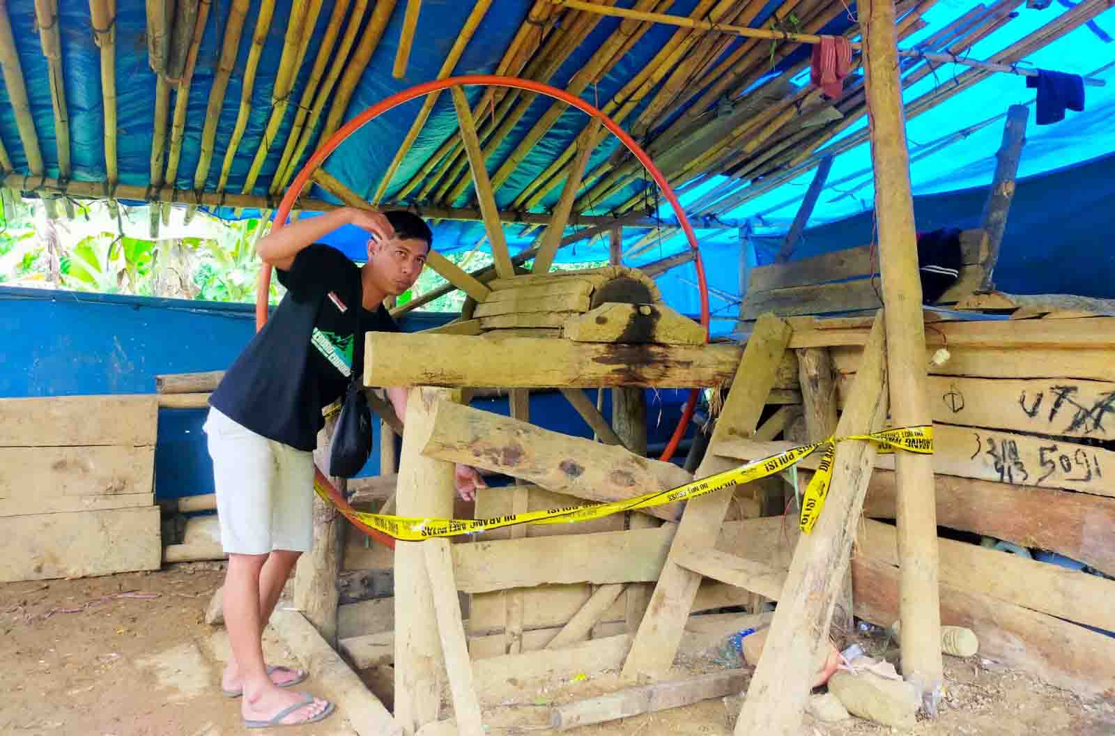 Terpeleset di Sumur Tambang, Penambang Emas Tewas