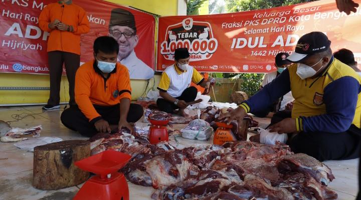 Sejuta Paket, PKS Bengkulu Potong 114 Ekor Kurban