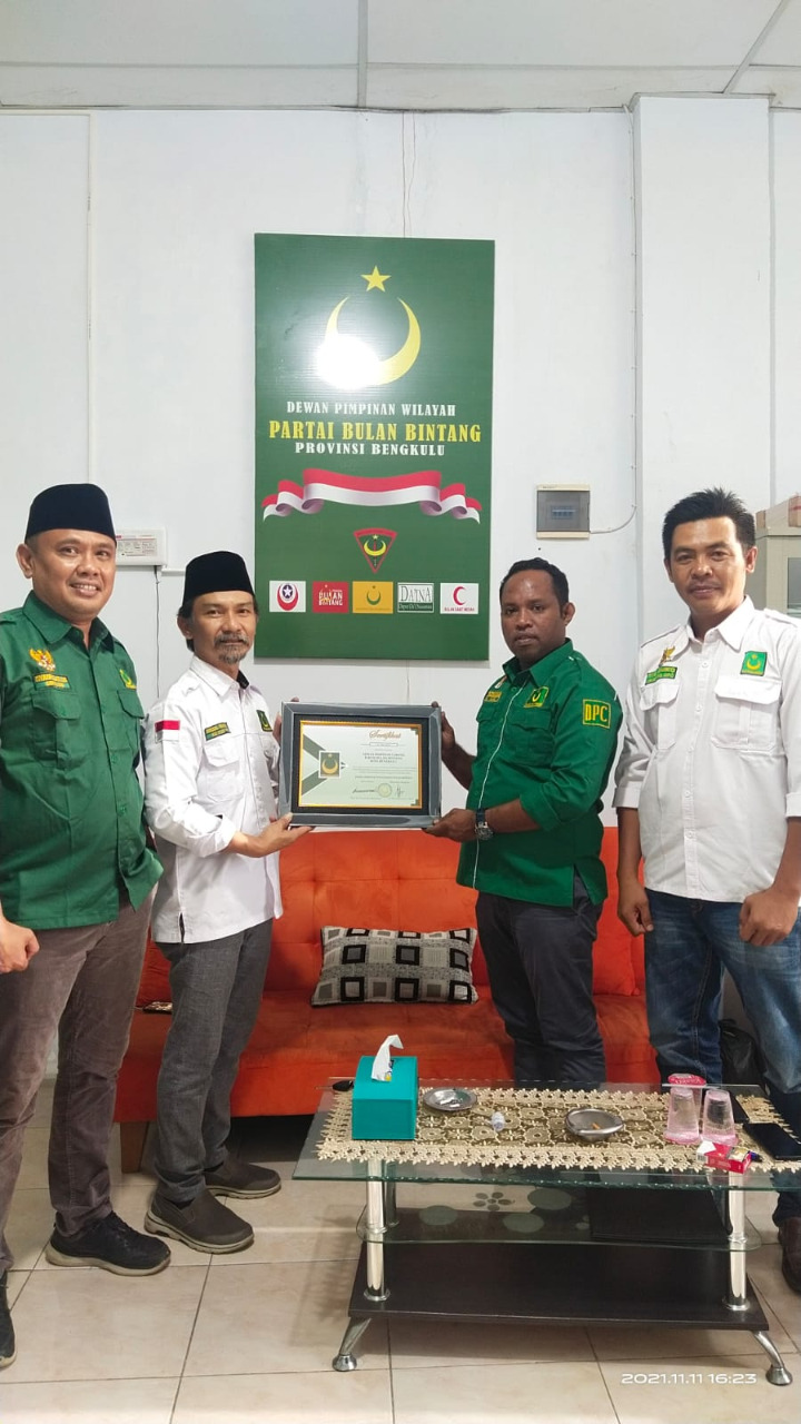 Siap Hadapi Pemilu 2024, 3 DPC PBB Diganjar Penghargaan