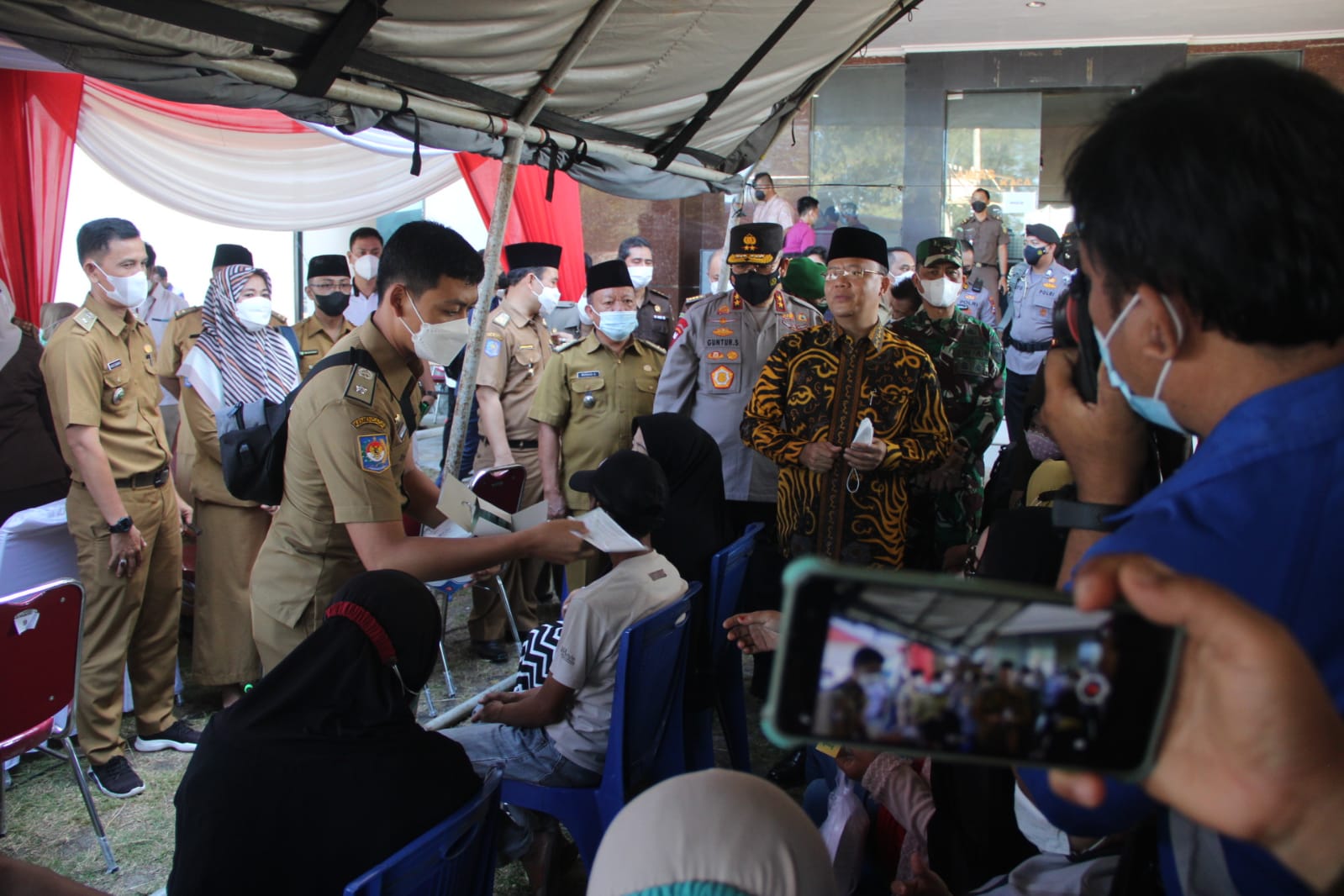 Gubernur Rohidin Tegaskan Jajaran Puskesmas Wajib Tangani Keluhan Masyarakat Pasca Divaksin COVID-19