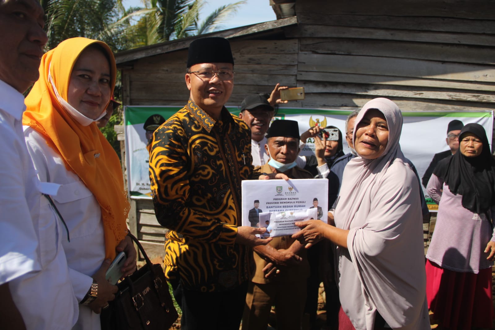 Bantuan Bedah Rumah BAZNAS, Ini Kisah Gubernur Rohidin