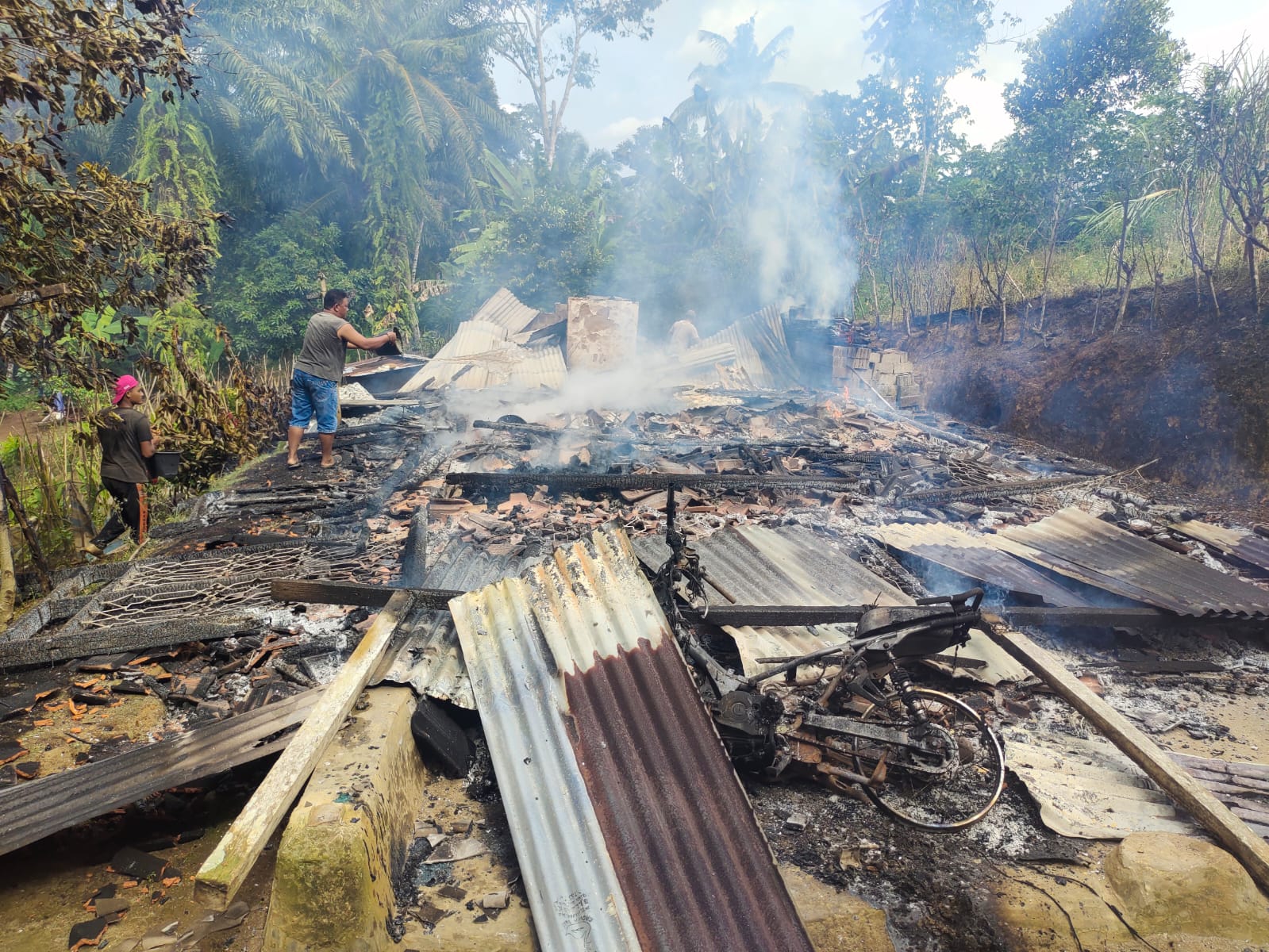 Rumah Ludes Terbakar, Damkar Masih Rusak