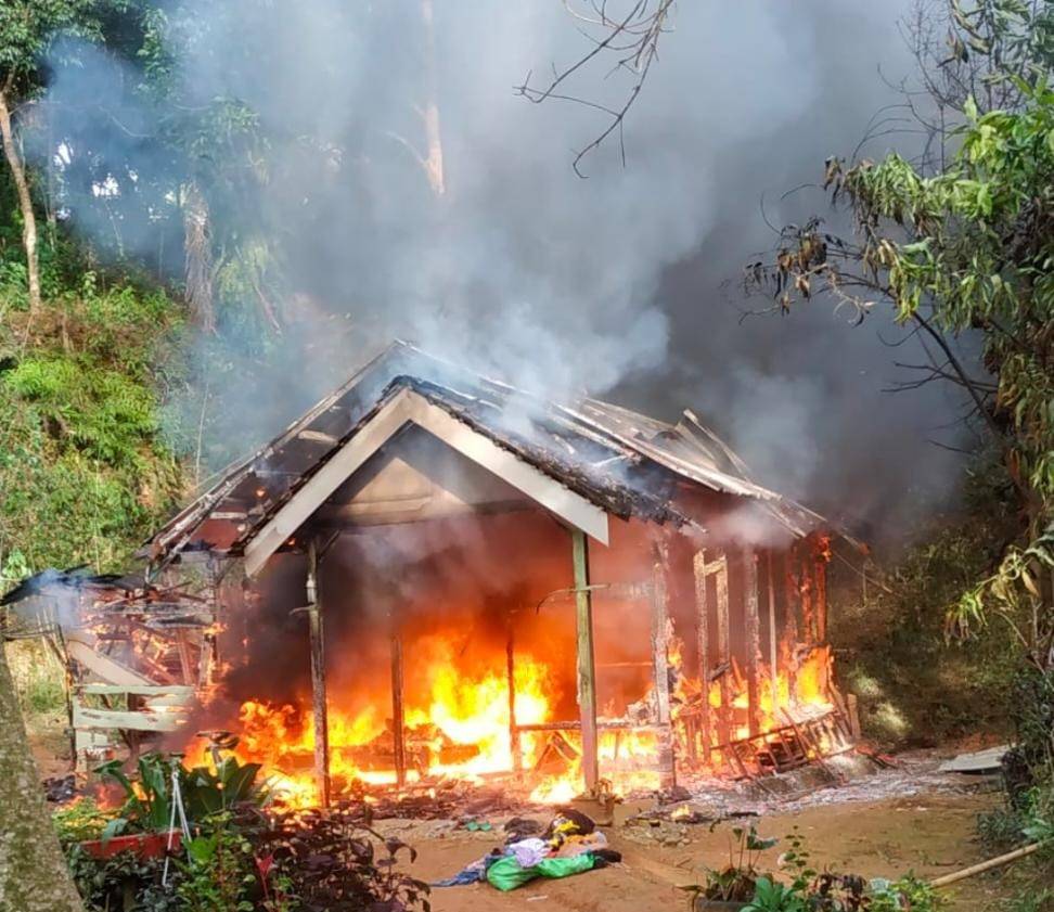 Ditinggal Pergi, Rumah Warga Sebayur Ludes