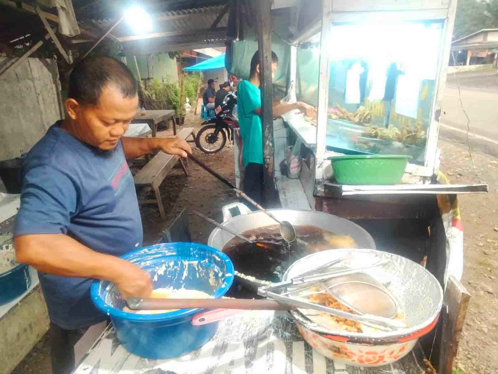 Harga Minyak Selangit, Pedagang Gorengan Menjerit