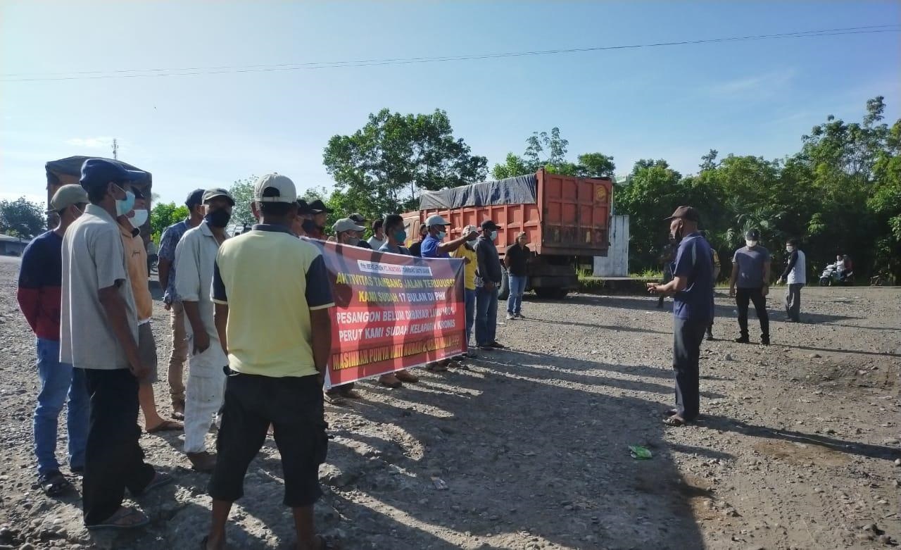 Orasi di Depan Polsek, Eks Karyawan Injatama Tuntut Pesangon