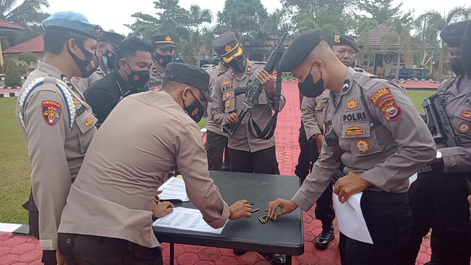 Cek Senpi Personil Polres