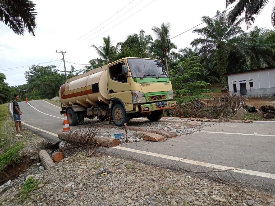 Tangani Jalan, Pemprov Dideadline Tiga Bulan