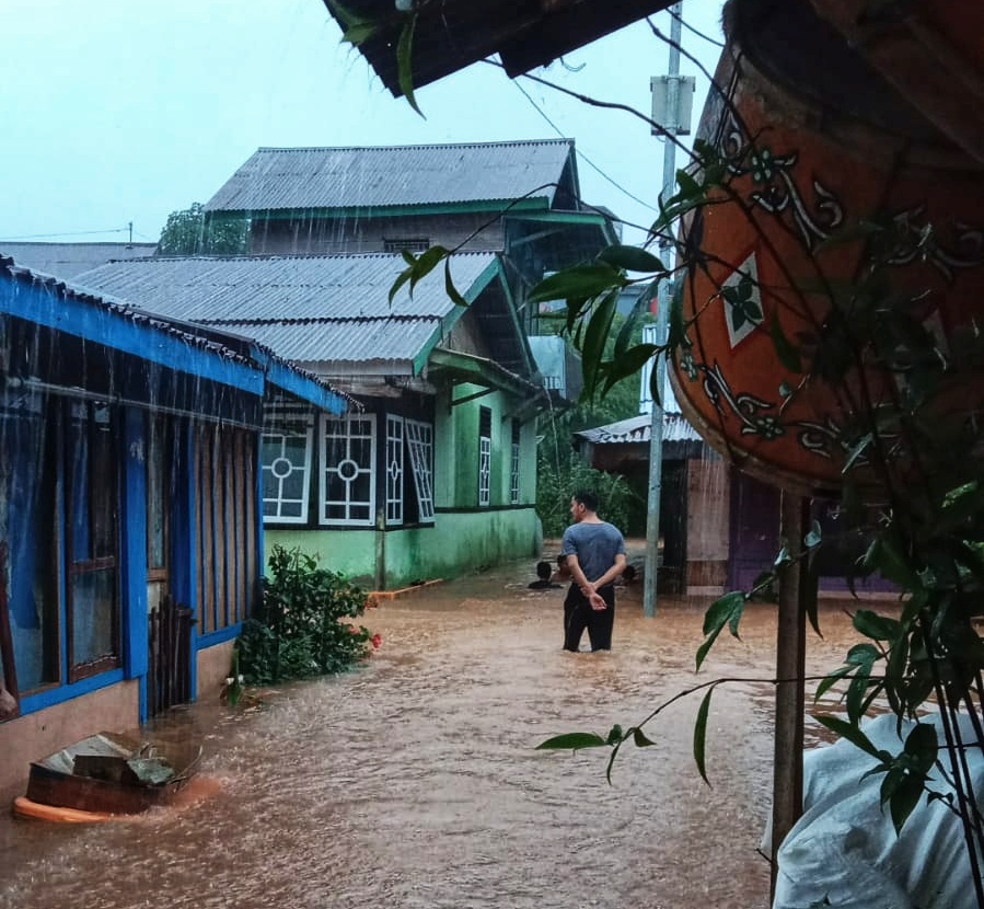 Banjir Rendam 30 Rumah Warga Ketahun