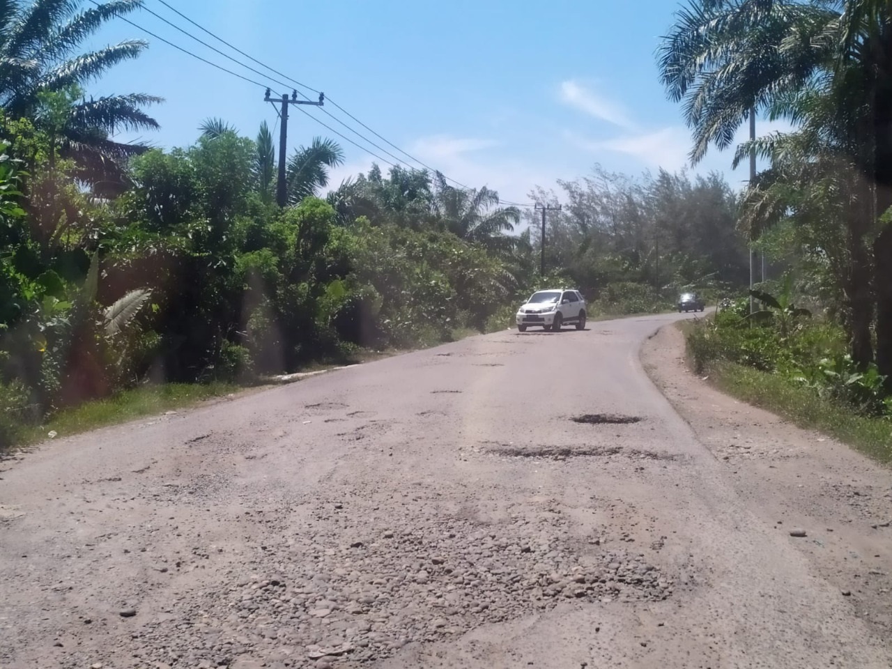 Tak Jelas, Jalan Urai-Serangai Milik Siapa?