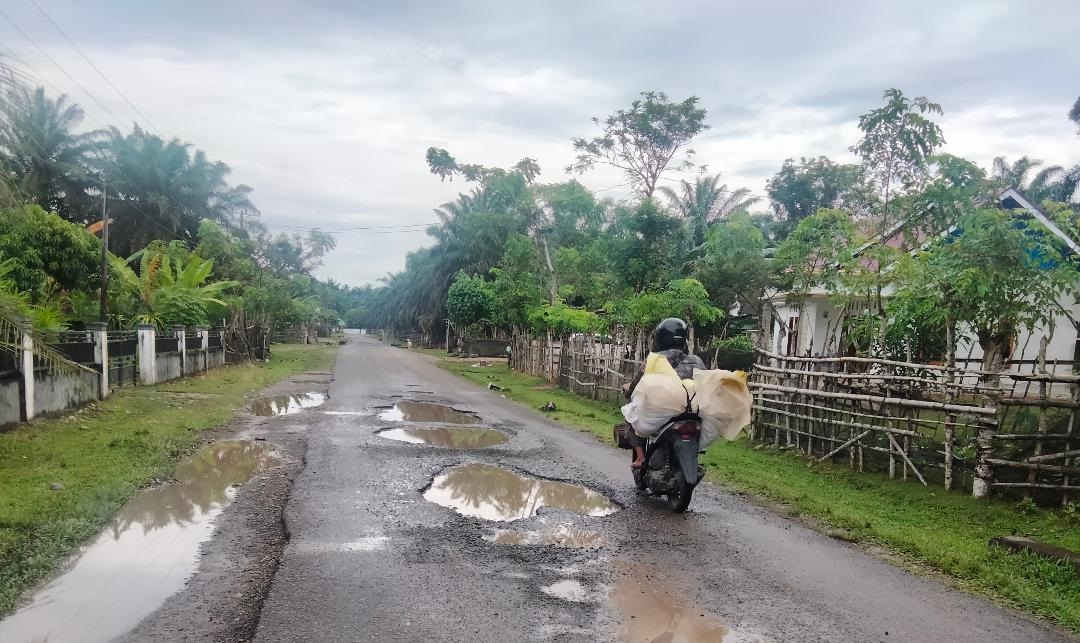 Kerusakan Jalan Simpang Gajah- MSS Kian Parah