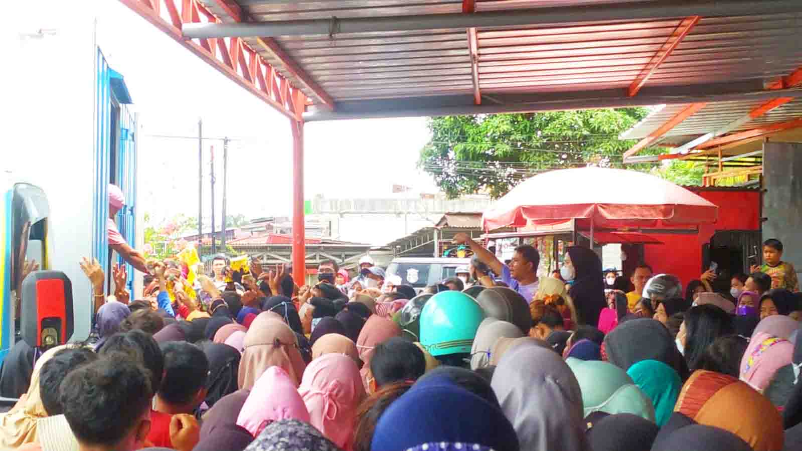 Warga Kalap Beli Minyak Goreng, Perlu Ada Pengawasan